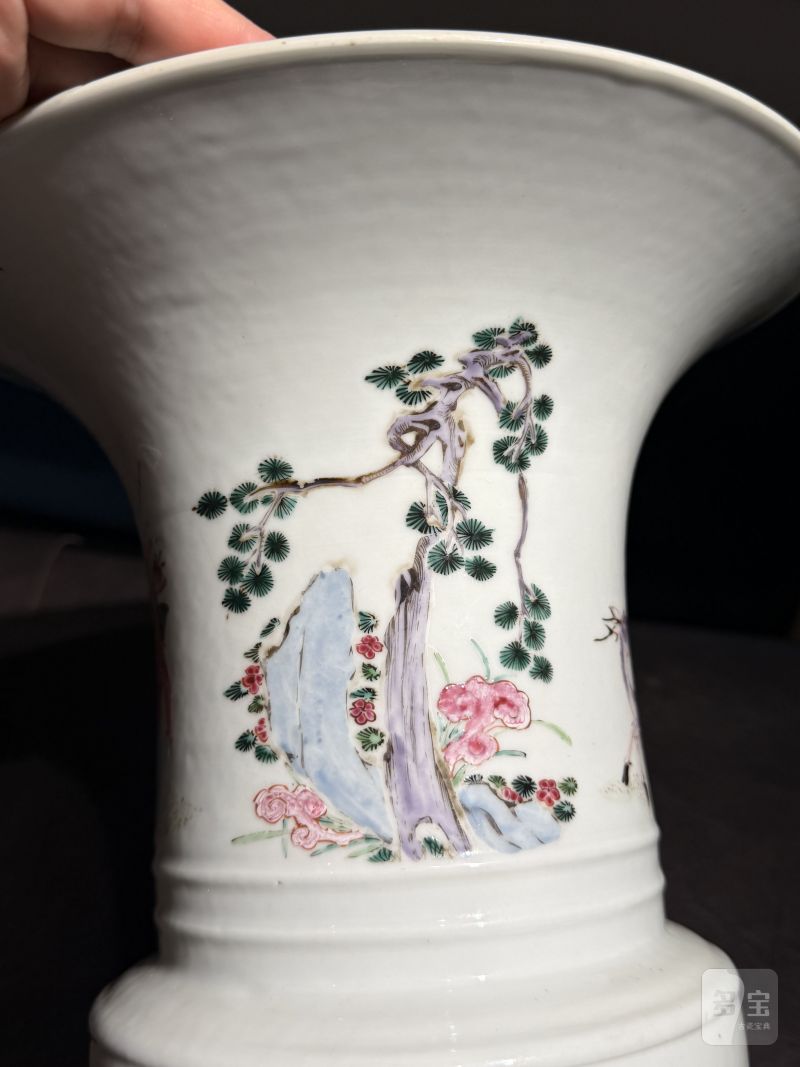 清雍正 粉彩“高仕采芝”图花觚 - 图16